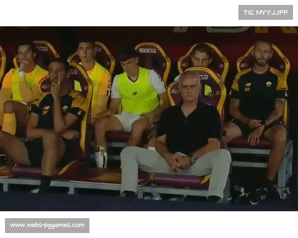 罗马客场球迷齐声高歌，致敬十年后重返榜首的坚守